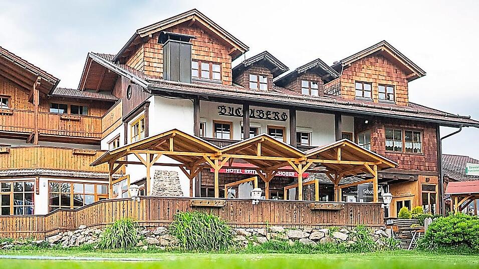 Das Hotel Schober in Neukirchen hat nach fast 40 Jahren in Betrieb seit November 2023 geschlossen. Wie das bestehende Geb&auml;ude weiterhin genutzt werden k&ouml;nnte, dar&uuml;ber sind sich Eigent&uuml;mer und Gemeinde uneinig.  Foto: