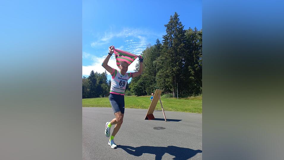 Carl Hierl bei seinem Zieleinlauf. Er holte sich zum ersten Mal den Titel.