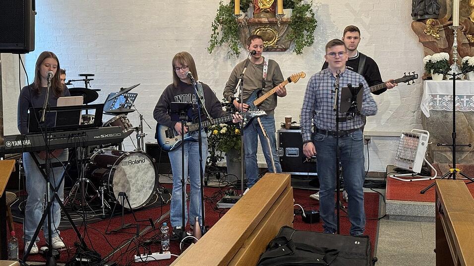 Die Band aus Steinsberg begeisterte die Gläubigen der Pfarrei Miltach.