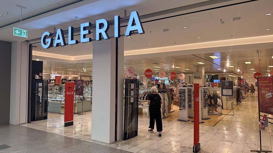 Die Galeria-Kaufhof-Filale im Regensburger DEZ. Mitarbeiter des Gesch&auml;fts waren beim Streik dabei.