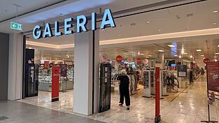 Die Galeria-Kaufhof-Filale im Regensburger DEZ. Mitarbeiter des Gesch&auml;fts waren beim Streik dabei.