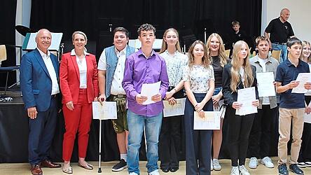 Stadt und Landkreis Landshut ehrten in altdorf Sch&uuml;ler mit Bestnote.