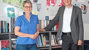 Bei ihnen dreht sich alles um Bücher: Geschäftsführerin Ursula Pustet (52) und ihr Bruder, Verleger Friedrich Pustet (60), der aber von allen nur Fritz genannt wird.