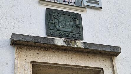 Ein 20-Jähriger aus Dingolfing musste sich vor dem Amtsgericht Landau wegen versuchter gefährlicher Körperverletzung verantworten.