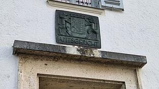 Ein 20-Jähriger aus Dingolfing musste sich vor dem Amtsgericht Landau wegen versuchter gefährlicher Körperverletzung verantworten. Ein 20-Jähriger aus Dingolfing musste sich vor dem Amtsgericht Landau wegen versuchter gefährlicher Körperverletzung verantworten.