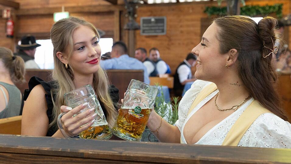 Die Partybilder vom Montag, 10. August, aus dem Festzelt Wenisch. Die Partybilder vom Montag, 10. August, aus dem Festzelt Wenisch.