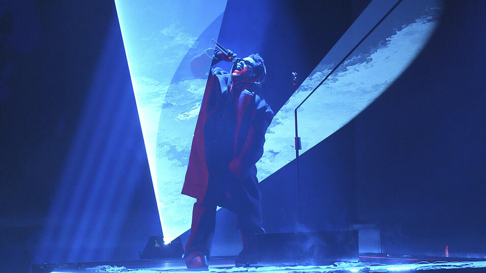 The Weeknd beendet seine neuste Trilogie an Alben und wechselt wahrscheinlich zu einem anderen Künstlernamen. The Weeknd beendet seine neuste Trilogie an Alben und wechselt wahrscheinlich zu einem anderen Künstlernamen.
