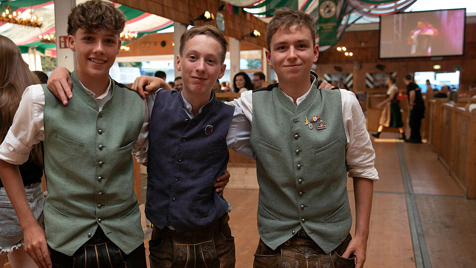Die Partybilder vom Sonntag, 10. August, aus dem Festzelt Weckmann. Die Partybilder vom Sonntag, 10. August, aus dem Festzelt Weckmann.