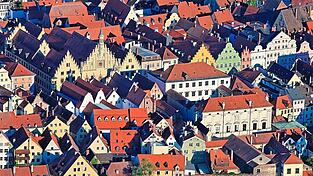 Pläne des Justizministeriums, Landshut aus der Mieterschutzverordnung zu streichen, sorgten in der Stadt für erhebliche Unruhe. Pläne des Justizministeriums, Landshut aus der Mieterschutzverordnung zu streichen, sorgten in der Stadt für erhebliche Unruhe.