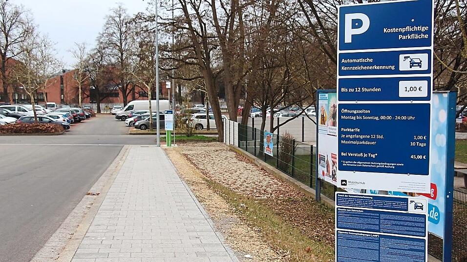 Seit Mitte letzten Jahres ist der Parkplatz am Unteren W&ouml;hrd kostenpflichtig nutzbar und seitdem nicht mehr ausgelastet.