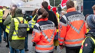 Auch in den kommenden Wochen müssen sich die Schleswig-Holsteinerinnen und Schleswig-Holsteiner auf Warnstreiks einstellen (Archivbild)