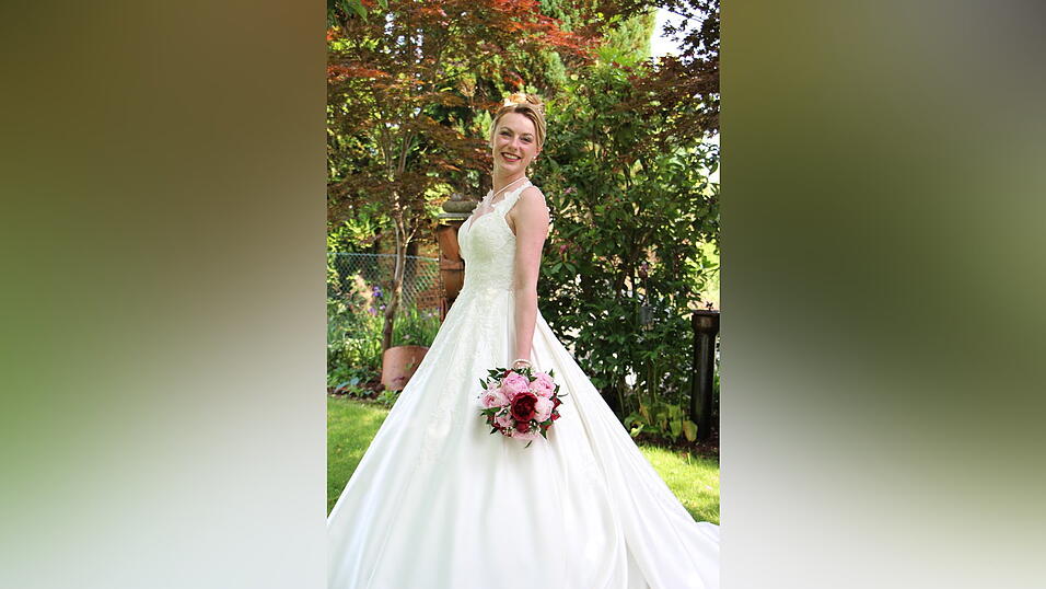 So sah die Pfingstbraut in ihrem wei&szlig;en Kleid aus.