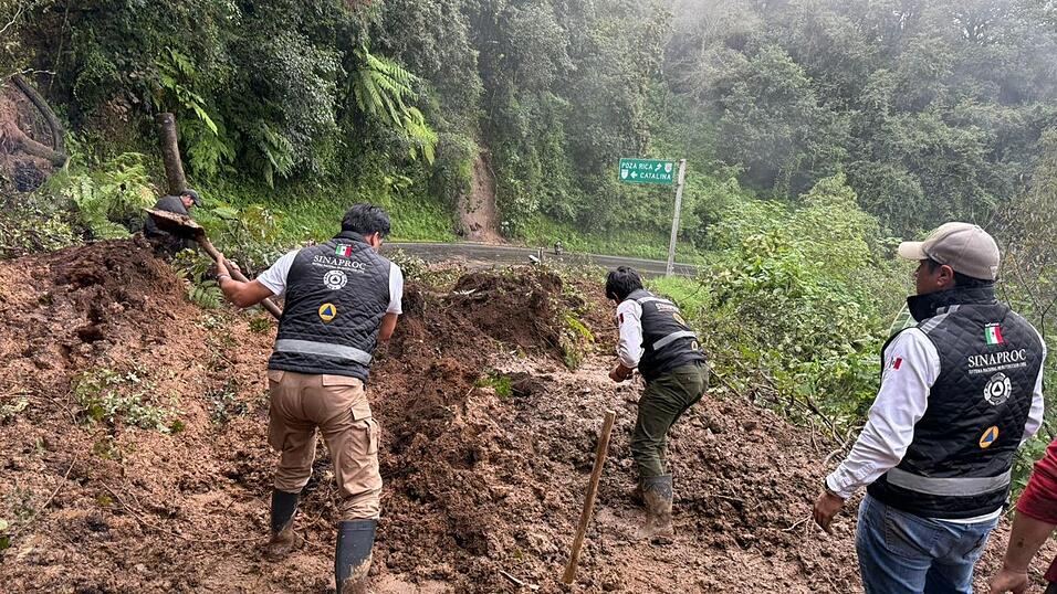 Bei Überschwemmungen und Erdrutschen in Mexiko sind offiziellen Angaben zufolge mehrere Menschen ums Leben gekommen. (Handout)