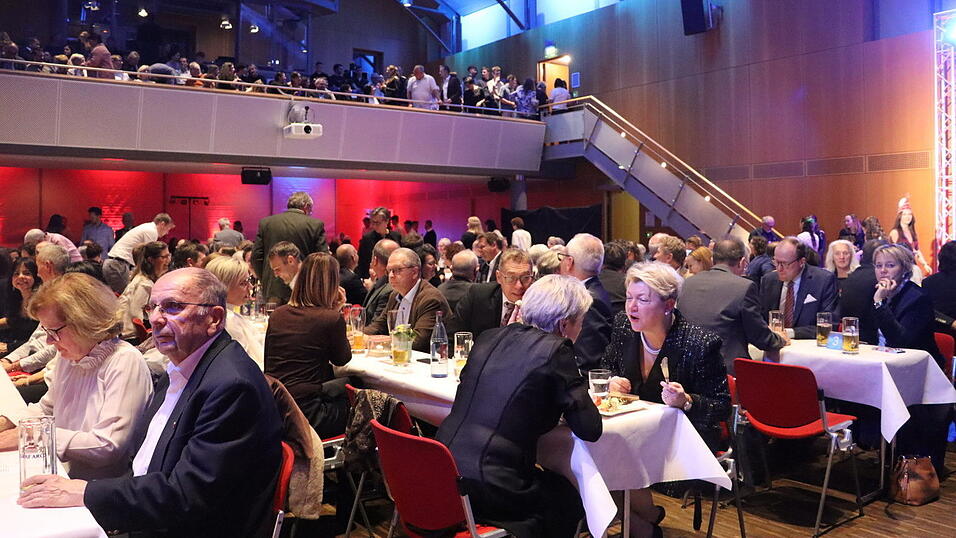 Die erste Narrhalla-Sitzung 2025 sorgte für Begeisterung. Die erste Narrhalla-Sitzung 2025 sorgte für Begeisterung.