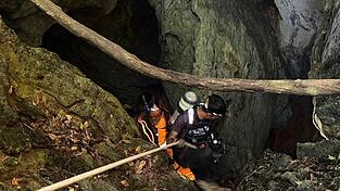 Auch Teams aus Thailand unterstützen die Suche in der Höhle. Auch Teams aus Thailand unterstützen die Suche in der Höhle.