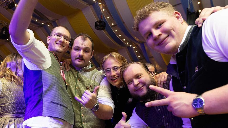 Die Partybilder vom Freitag, 7. August, aus dem Festzelt Reisinger. Die Partybilder vom Freitag, 7. August, aus dem Festzelt Reisinger.