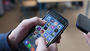 Wie oft, wie viel, wie lang? Die Nutzung digitaler Medien ist zwischen Eltern und ihren Kindern oft ein wunder Punkt. (Archivbild)