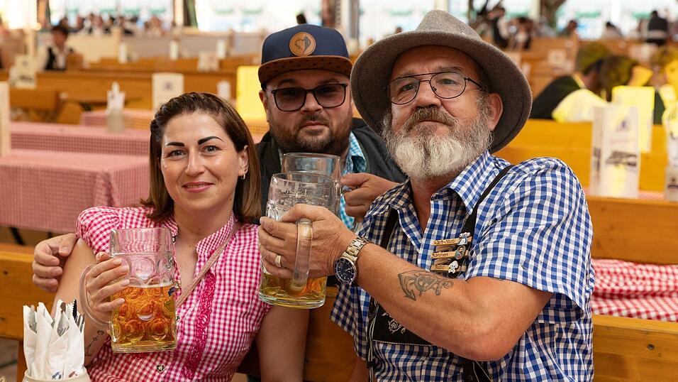 Die Partybilder vom Montag, 10. August, aus dem Festzelt Reisinger. Die Partybilder vom Montag, 10. August, aus dem Festzelt Reisinger.