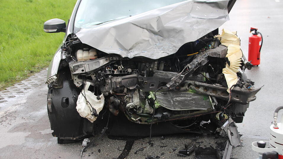 Vermutlich durch Graupelschauer kam es zum Unfall bei Mariaort Vermutlich durch Graupelschauer kam es zum Unfall bei Mariaort