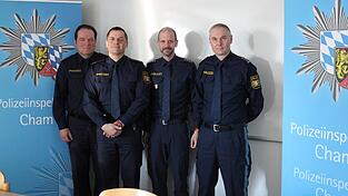 Von links: Christian Hiergeist, Denny Ihling, Marco M&uuml;ller und Stephan G&uuml;rster stellen die Statistiken der Polizeiinspektion Cham vor.