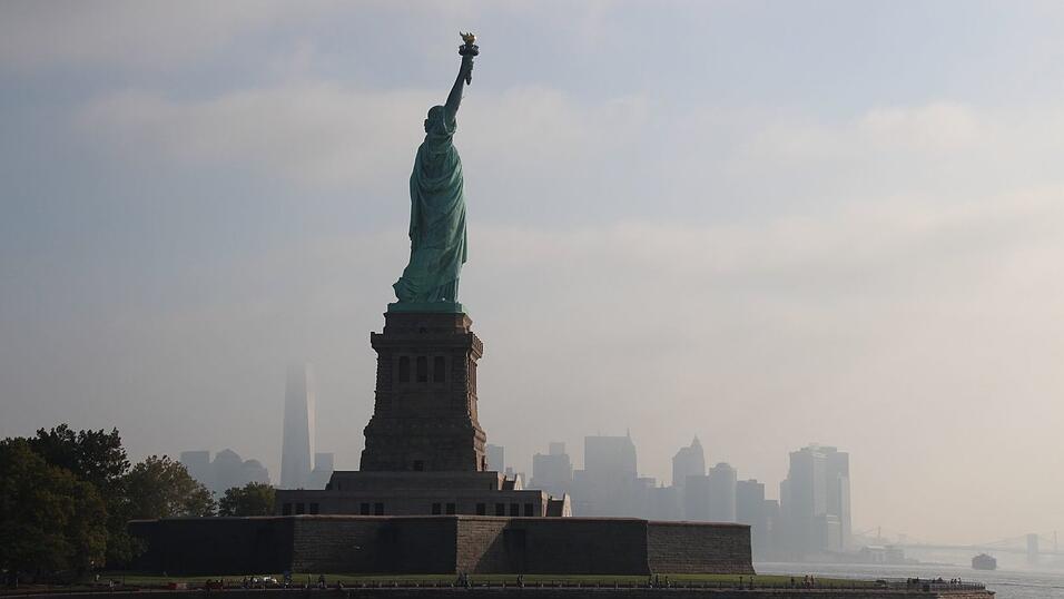 Die Freiheitsstatue war oft das Erste, was Flüchtlinge und Auswanderer von Amerika sahen - und deshalb erinnerten sie sich ihr ganzes weiteres Leben daran (Archivbild). Die Freiheitsstatue war oft das Erste, was Flüchtlinge und Auswanderer von Amerika sahen - und deshalb erinnerten sie sich ihr ganzes weiteres Leben daran (Archivbild).