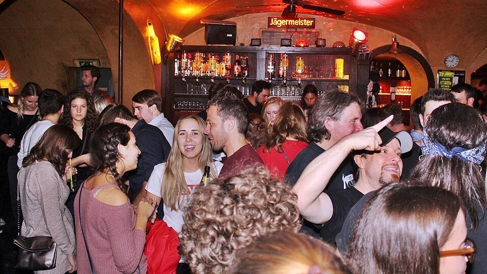 Von wegen Herbsttristesse! Im Beatschuppen in Landshut ging es am gestrigen Freitag wie gewohnt hoch her.