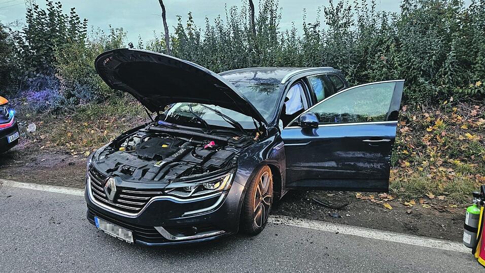 Bei dem Unfall wurden zwei Personen leicht verletzt. Bei dem Unfall wurden zwei Personen leicht verletzt.