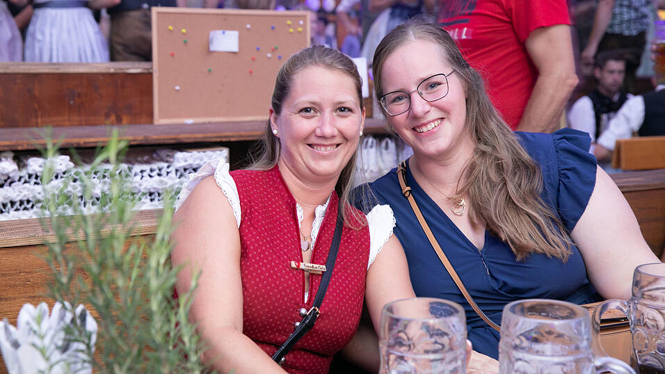 Die Partybilder vom Dienstag, 12. August, aus dem Festzelt Wenisch. Die Partybilder vom Dienstag, 12. August, aus dem Festzelt Wenisch.