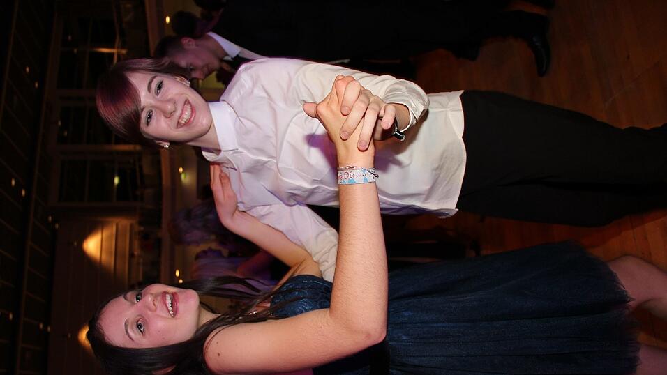 Die Bilder vom Abschlussball der Tanzschule Seidel in der Fraunhofer-Halle am 28. November. Die Bilder vom Abschlussball der Tanzschule Seidel in der Fraunhofer-Halle am 28. November.