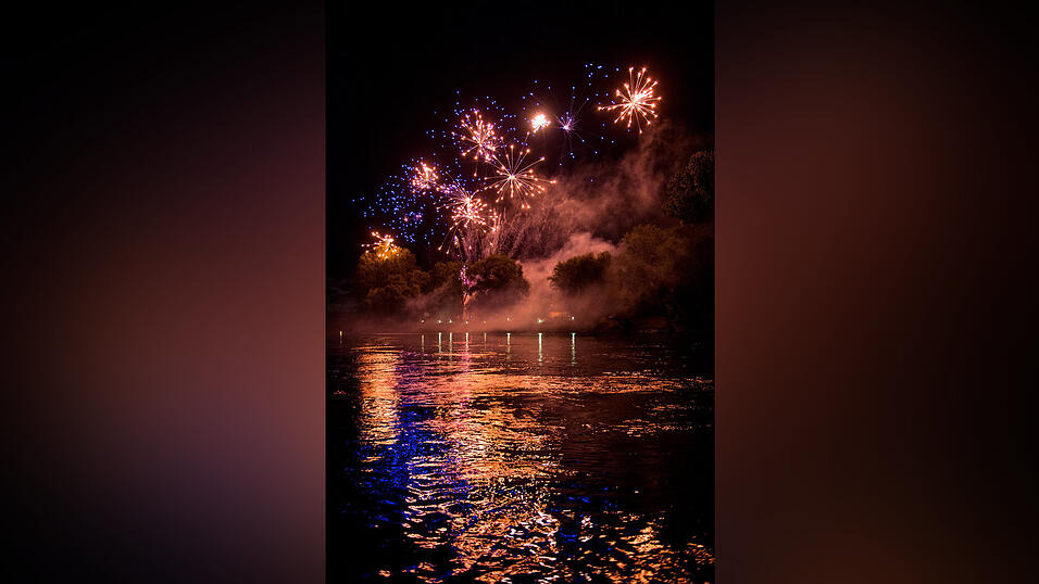 Alle Bilder dazu finden Sie hier.Foto: Mathias AdamDie Lampionfahrt verwandelte die Donau in ein Lichtermehr. Alle Bilder dazu finden Sie hier.Foto: Mathias AdamDie Lampionfahrt verwandelte die Donau in ein Lichtermehr.