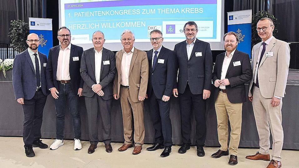 Die Leiter der zertifizierten Organtumorzentren am Klinikum St. Elisabeth stellten Diagnose- und Therapiemöglichkeiten vor: (v.l.) Prof. Antoniu-Oreste Gostian (Kopf-Tumor-Zentrum), Prof. Robert Obermaier (Darmzentrum), Privatdozent Dr. Christian Gilfrich (Uroonkologisches Zentrum)), Bürgermeister Dr. Albert Solleder, Privatdozent Dr. Jochen Grassinger (Onkologisches Zentrum)), Prof. Norbert Weigert (Darmzentrum), Dr. Martin Baumann (Geschäftsführer Klinikum) und Dr. Carsten Scholz (Gynäkologisches Krebszentrum). Die Leiter der zertifizierten Organtumorzentren am Klinikum St. Elisabeth stellten Diagnose- und Therapiemöglichkeiten vor: (v.l.) Prof. Antoniu-Oreste Gostian (Kopf-Tumor-Zentrum), Prof. Robert Obermaier (Darmzentrum), Privatdozent Dr. Christian Gilfrich (Uroonkologisches Zentrum)), Bürgermeister Dr. Albert Solleder, Privatdozent Dr. Jochen Grassinger (Onkologisches Zentrum)), Prof. Norbert Weigert (Darmzentrum), Dr. Martin Baumann (Geschäftsführer Klinikum) und Dr. Carsten Scholz (Gynäkologisches Krebszentrum).