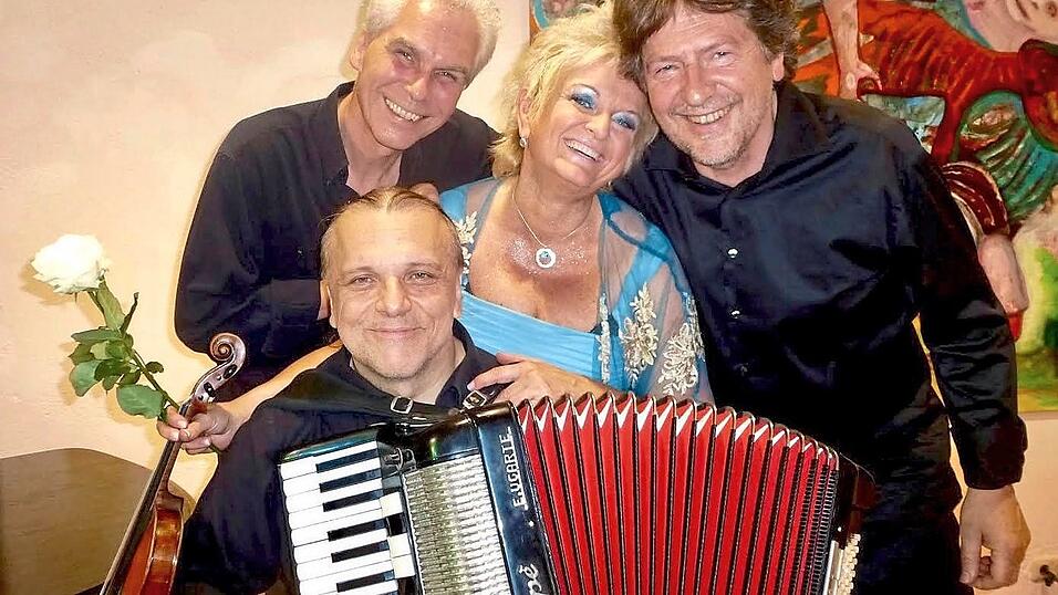 Ein eingespieltes Team kehrt zur&uuml;ck. Ilona Cudek unter ihre Begleiter Bernhard Seidel (l.), Enrique Ugarte (vo.) und Manfred Manhart