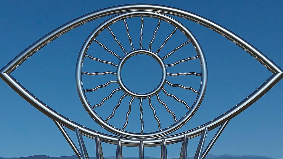 Das 'Auge der Freiheit'. Es ist 17 Meter breit und insgesamt zehn Meter hoch.