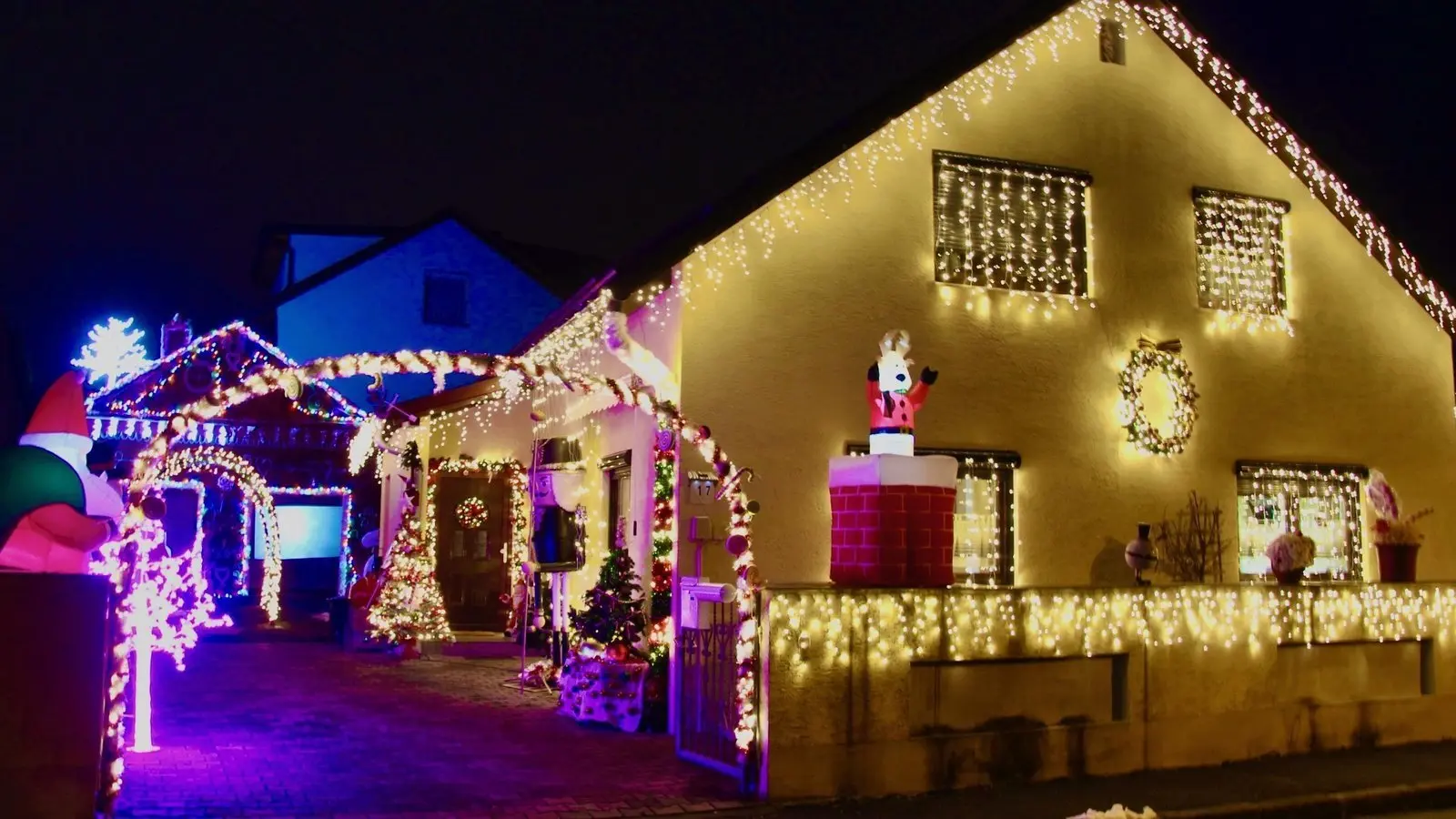 Des is der Wahnsinn!“: So schön leuchtet das Straubinger Weihnachtshaus