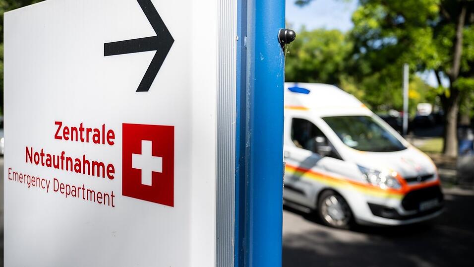 Gesundheitsminister Lauterbach nennt die Klinikreform eine Revolution. Kritiker befürchten Versorgungslücken auf dem Land.
