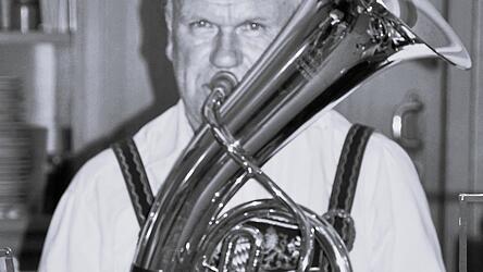 Heinrich Schweiger war ein Vollblutmusikant und in der gesamten Umgebung sehr beliebt. Er wurde am Freitag in G&uuml;ndlkofen beerdigt.