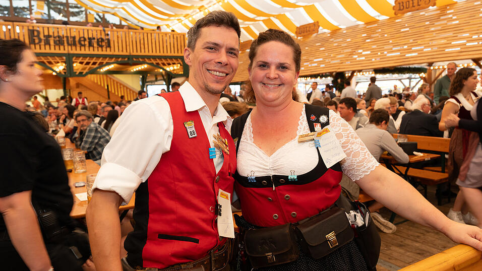 Die Partybilder vom Montag, 19. August, aus dem Festzelt Nothaft. Die Partybilder vom Montag, 19. August, aus dem Festzelt Nothaft.