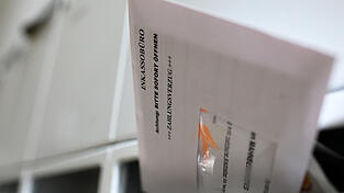 Schreiben des Inkassobüros hatten die Landshuterin nie erreicht. Deshalb fiel ihr nicht auf, dass es offenbar einen Betrug mit Datenmissbrauch gegeben hatte - bis zur Kontopfändung. Schreiben des Inkassobüros hatten die Landshuterin nie erreicht. Deshalb fiel ihr nicht auf, dass es offenbar einen Betrug mit Datenmissbrauch gegeben hatte - bis zur Kontopfändung.