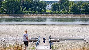 Niedrigwasser im Rhein in Bonn. Die Grünen fordern «intakte Flüsse als Priorität». Niedrigwasser im Rhein in Bonn. Die Grünen fordern «intakte Flüsse als Priorität».