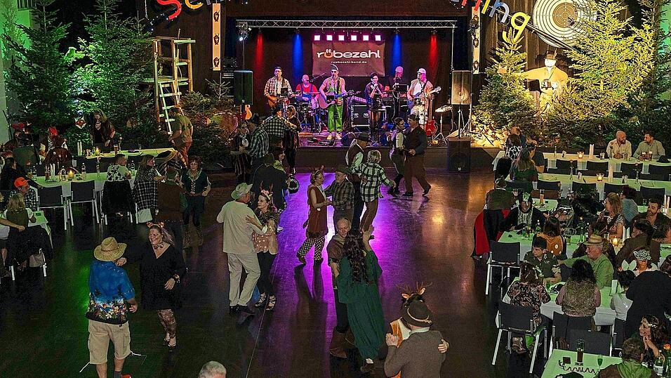 Das Tanzbein wurde fleißig geschwungen. Das Tanzbein wurde fleißig geschwungen.