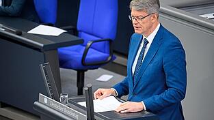 Bundesverkehrsminister Patrick Schnieder hat milliardenschwere Mehrforderungen, die ihm Finanzminister Klingbeil verwehrt.