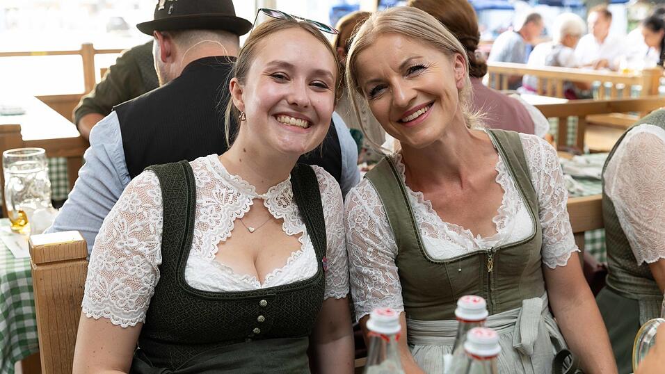 Die Partybilder vom Sonntag, 9. August, aus dem Festzelt Weckmann. Die Partybilder vom Sonntag, 9. August, aus dem Festzelt Weckmann.