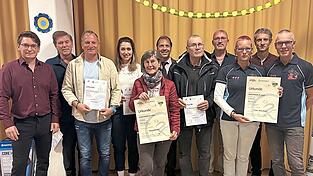 Die Gewinner des Stadtradelns 2025 im Landkreis Landshut mit Unterstützern und Organisatoren. Die Gewinner des Stadtradelns 2025 im Landkreis Landshut mit Unterstützern und Organisatoren.