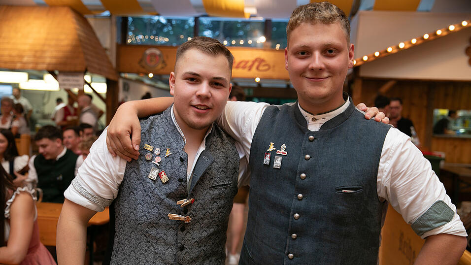Das sind die Partybilder vom Dienstag, 12. August, aus dem Festzelt Nothaft. Das sind die Partybilder vom Dienstag, 12. August, aus dem Festzelt Nothaft.