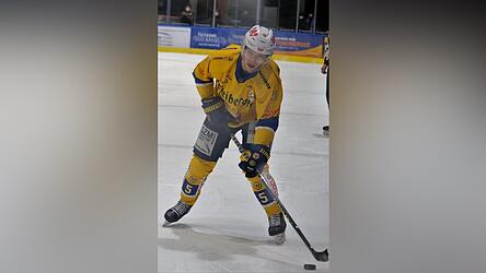 Der in Deggendorf bekannte Jan Bednar (hier im Trikot der Lausitzer F&uuml;chse) verst&auml;rkt nach einigen personellen Ausf&auml;llen ab sofort die DSC-Defensive.