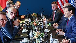 &laquo;Zwischen Europa und den Vereinigten Staaten von Amerika hat sich eine Kluft, ein tiefer Graben aufgetan&raquo;, konstatierte Kanzler Merz in seiner Rede bei der MSC. Sp&auml;ter traf er sich dann mit US-Au&szlig;enminister Marco Rubio.