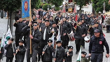 Der Spielmannszug der Feuerwehr Bad Kötzting führt den Volksfesteinzug am Samstag an. Der Spielmannszug der Feuerwehr Bad Kötzting führt den Volksfesteinzug am Samstag an.