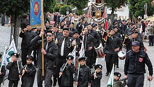 Der Spielmannszug der Feuerwehr Bad Kötzting führt den Volksfesteinzug am Samstag an. Der Spielmannszug der Feuerwehr Bad Kötzting führt den Volksfesteinzug am Samstag an.