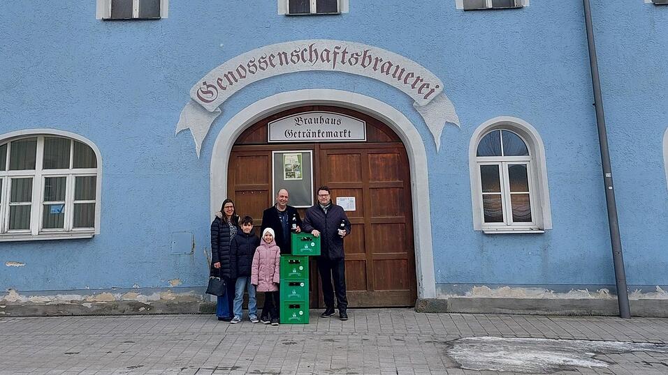 Gebraut wird weiterhin in R&ouml;tz, abgef&uuml;llt in der Schlossbrauerei Naabeck.