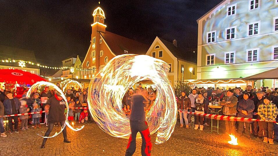 Mit zus&auml;tzlichen Attraktionen wie die Omschberga Feierdeifen soll der Mainburger Christkindlmarkt noch attraktiver gemacht werden.